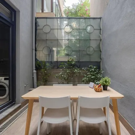 Amazing Luxury Duplex High Ceiling Patio! #403 Apartamento Istambul