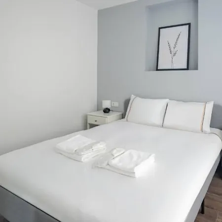 Amazing Luxury Duplex High Ceiling Patio! #403 伊斯坦布尔