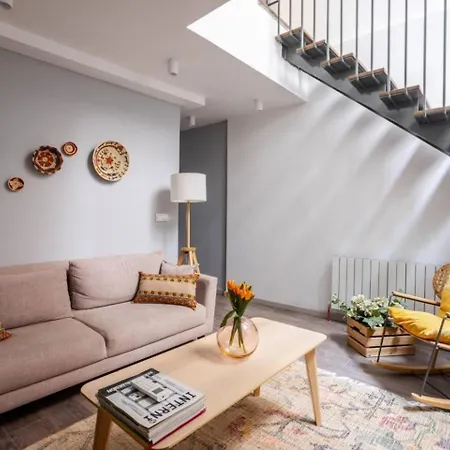 Amazing Luxury Duplex High Ceiling Patio! #403