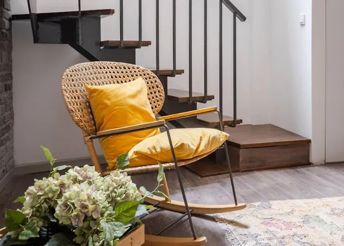 Amazing Luxury Duplex High Ceiling Patio! #403 Istanbul