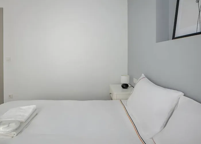 Amazing Luxury Duplex High Ceiling Patio! #403 *