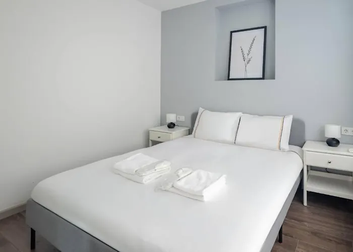 Amazing Luxury Duplex High Ceiling Patio! #403 Istanbul