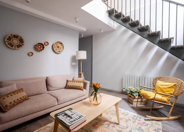 Amazing Luxury Duplex High Ceiling Patio! #403