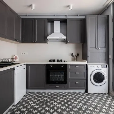 Amazing Luxury Duplex High Ceiling Patio! #403 아파트 *