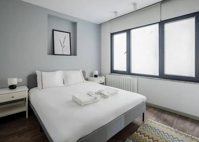 Amazing Luxury Duplex High Ceiling Patio! #403 *