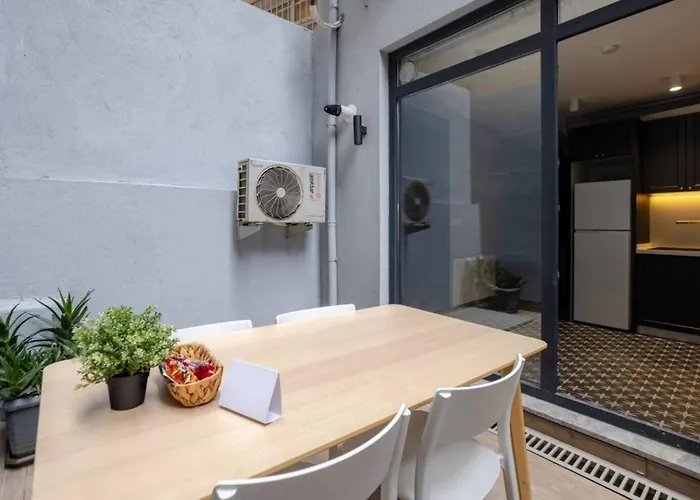 Amazing Luxury Duplex High Ceiling Patio! #403 *