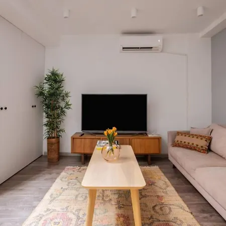 Apartman Amazing Luxury Duplex High Ceiling Patio! #403 *